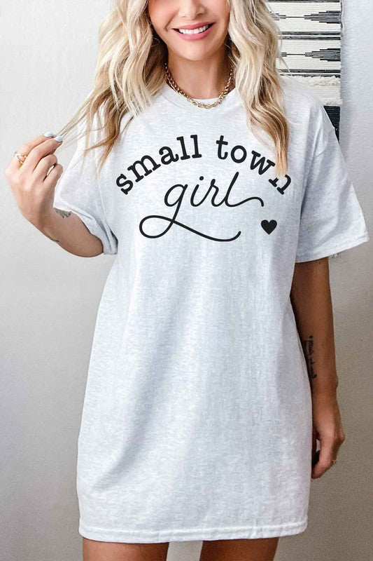 SMALL TOWN GIRL OVERSIZED GRAPHIC TEE