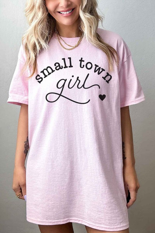 SMALL TOWN GIRL OVERSIZED GRAPHIC TEE