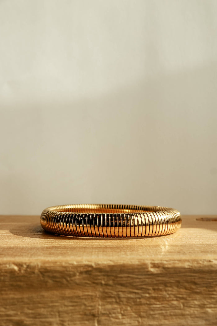 THE RIBBED BANGLE | MEDIUM