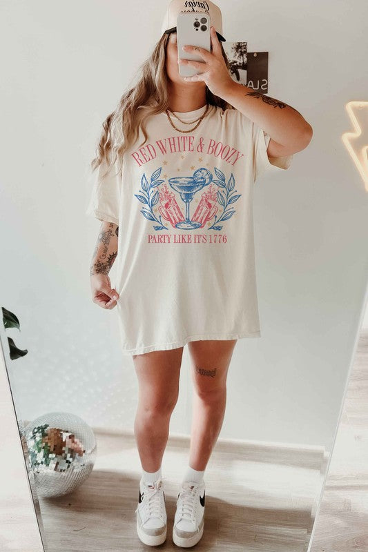 RED WHITE AND BOOZY AMERICANA OVERSIZED TEE