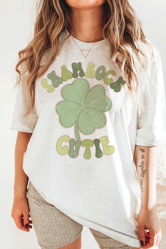 VINTAGE SHAMROCK CUTIE Graphic T-Shirt