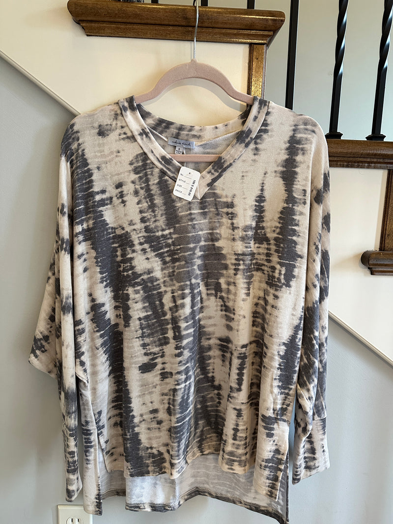 White and Grey Tie Dye 3/4 Sleeve Knit Top